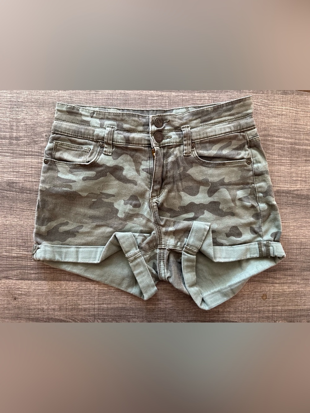 lei Camo Roll-Cuff Jean Shorts - Olive